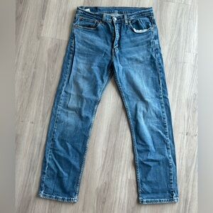 medium wash levis